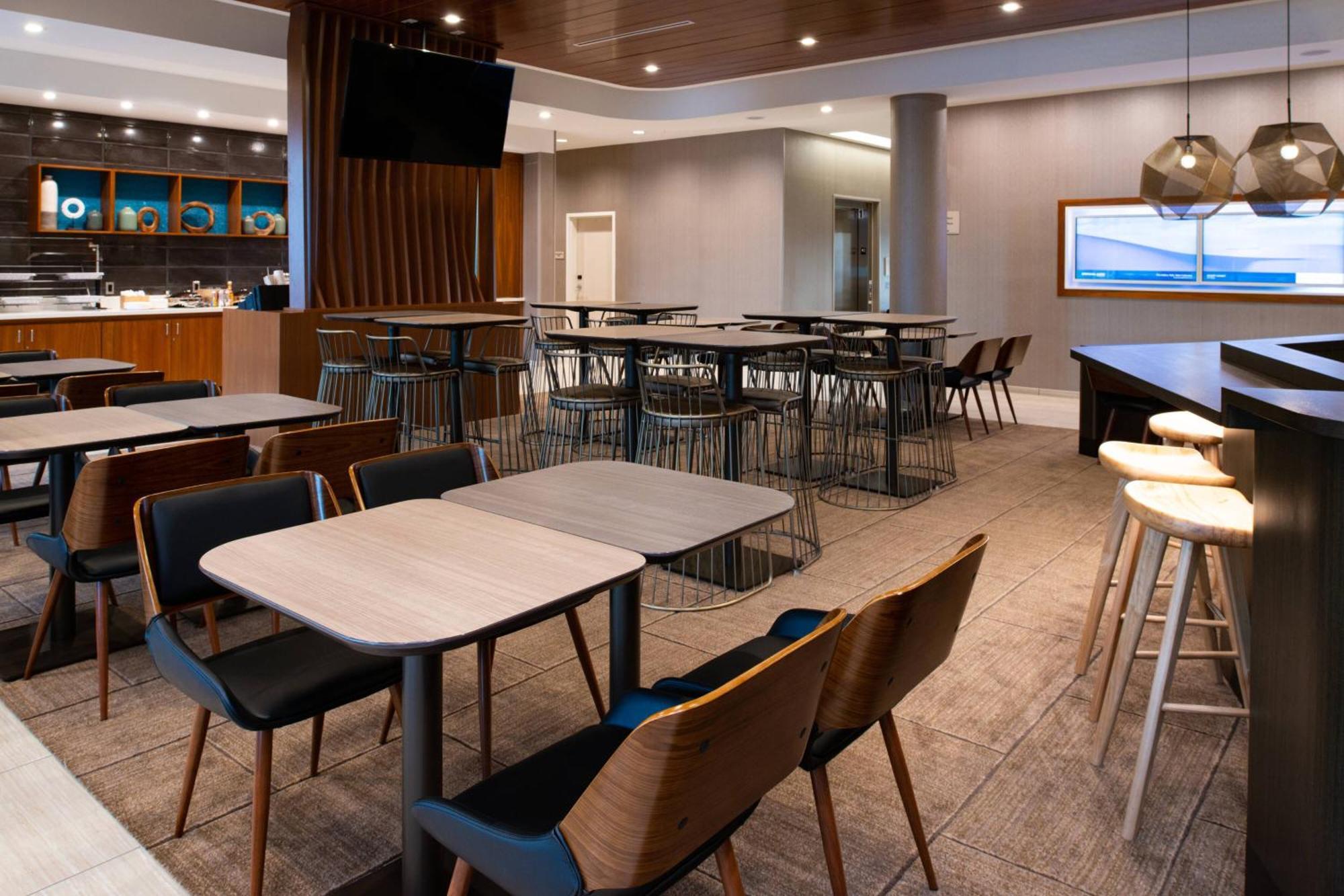 Springhill Suites By Marriott Kansas City Northeast Exterior photo