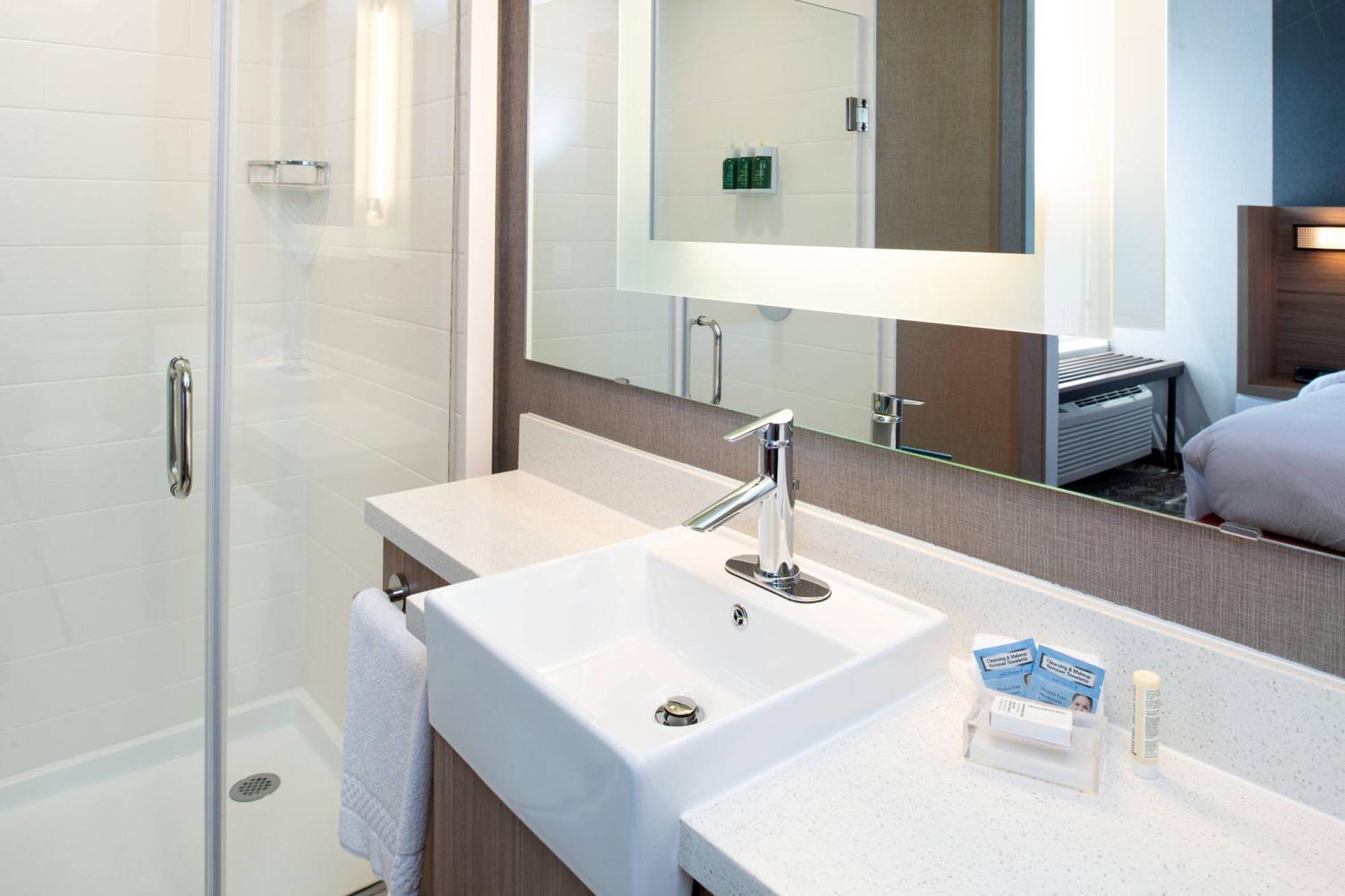 Springhill Suites By Marriott Kansas City Northeast Exterior photo
