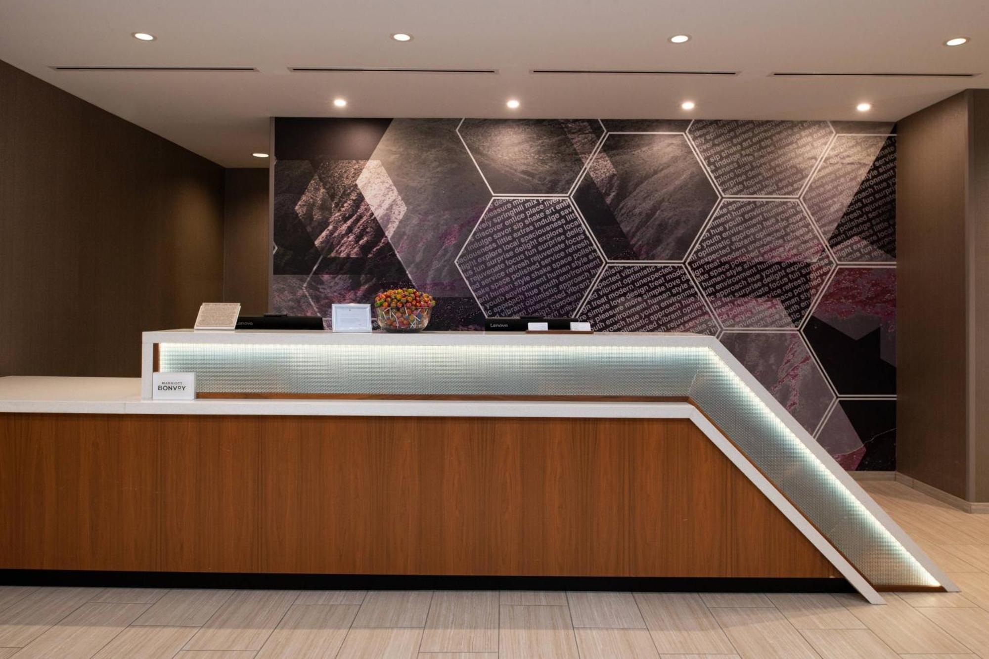 Springhill Suites By Marriott Kansas City Northeast Exterior photo