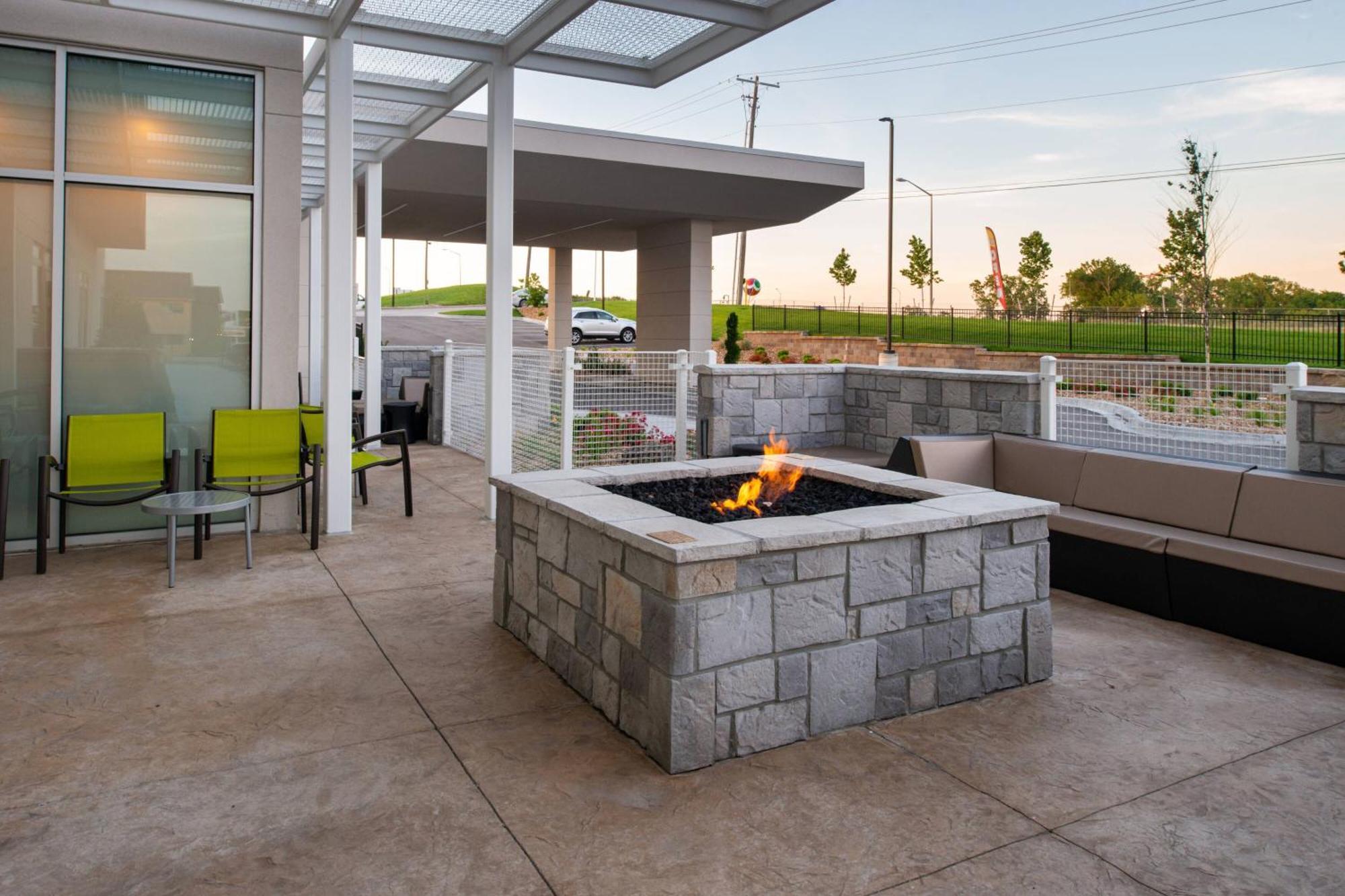 Springhill Suites By Marriott Kansas City Northeast Exterior photo