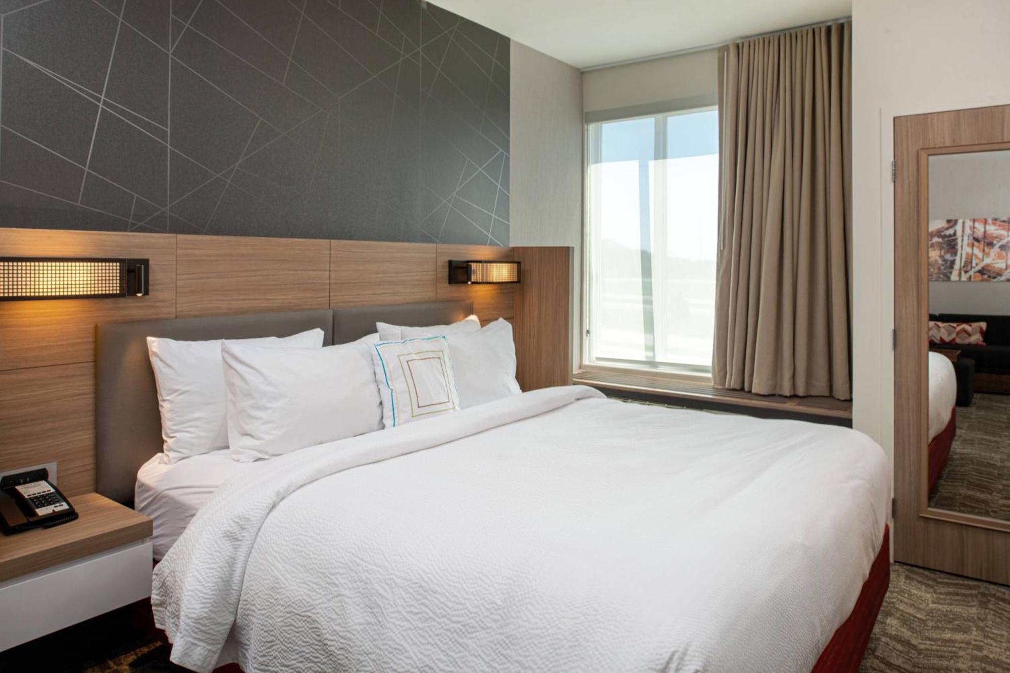 Springhill Suites By Marriott Kansas City Northeast Exterior photo