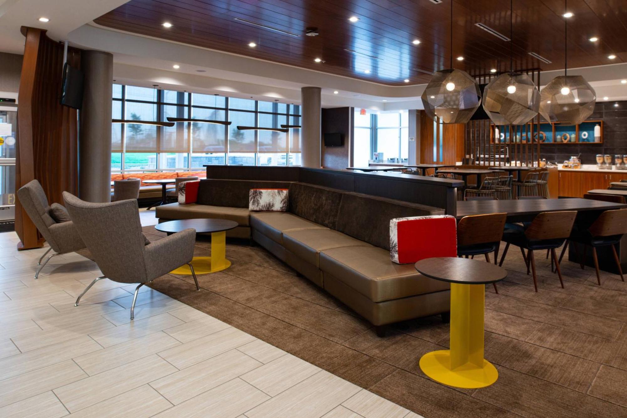 Springhill Suites By Marriott Kansas City Northeast Exterior photo